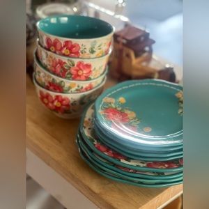 Pioneer Woman dinnerware set